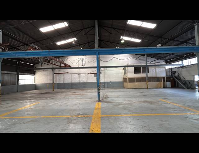 850M² WAREHOUSE TO LET IN EASTLEIGH